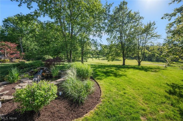 8662 Tanglewood Trail, Chagrin Falls, OH 44023