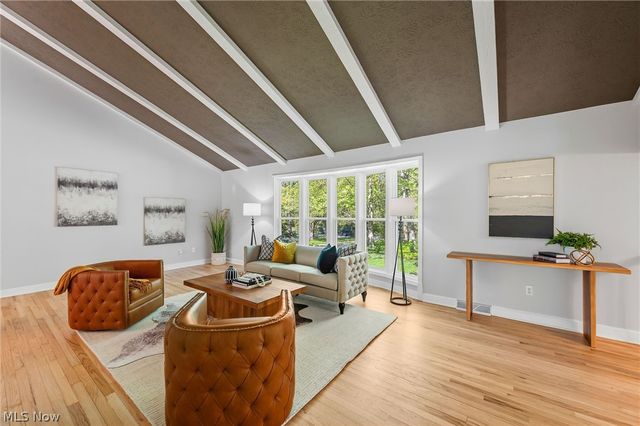 8662 Tanglewood Trail, Chagrin Falls, OH 44023