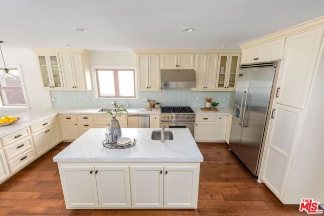 1945 Fairburn Avenue, Los Angeles, CA 90025