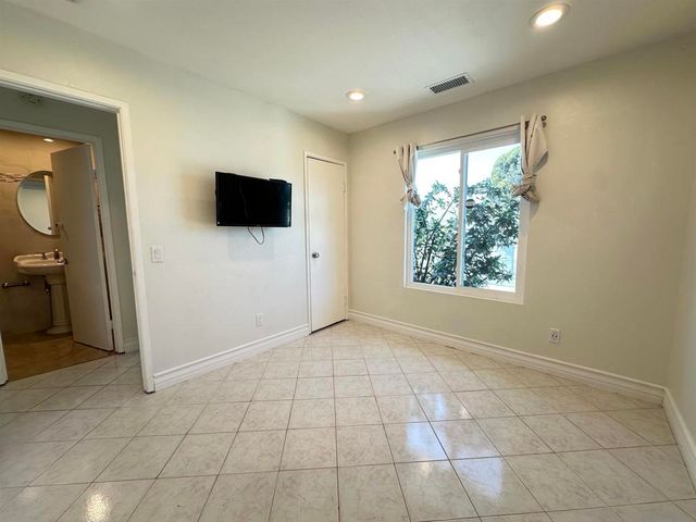 8665 Hillery, San Diego, CA 92126