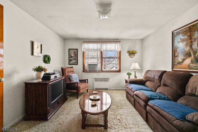 8 Kipp Pl, Paterson City, NJ 07513