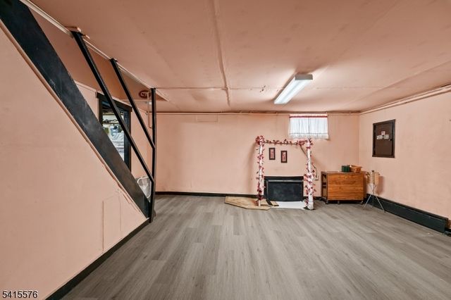 8 Kipp Pl, Paterson City, NJ 07513