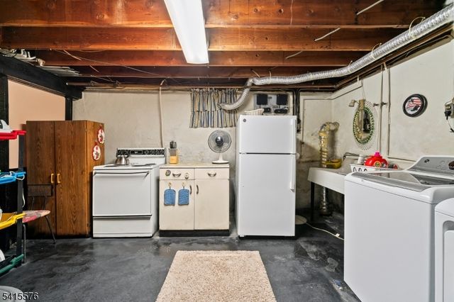 8 Kipp Pl, Paterson City, NJ 07513