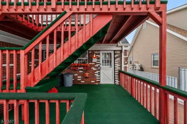 8 Kipp Pl, Paterson City, NJ 07513