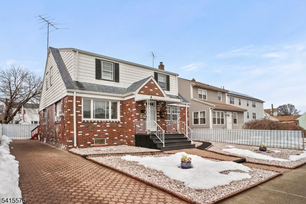 8 Kipp Pl, Paterson City, NJ 07513