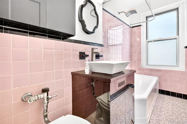 601 Pelham Parkway N 315, Bronx, NY 10467