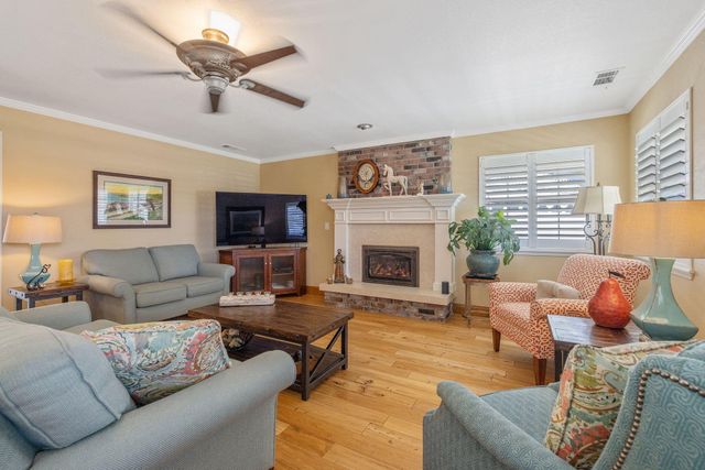 250 E Chestnut Court, Visalia, CA 93292