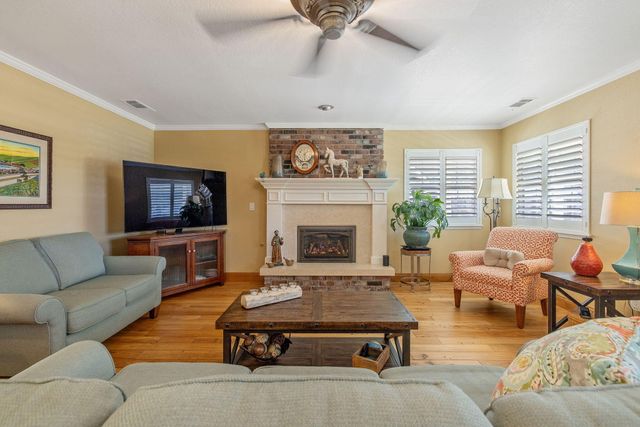 250 E Chestnut Court, Visalia, CA 93292