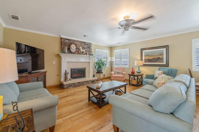 250 E Chestnut Court, Visalia, CA 93292