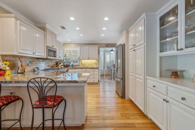 250 E Chestnut Court, Visalia, CA 93292