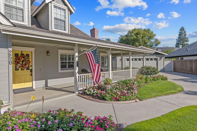 250 E Chestnut Court, Visalia, CA 93292