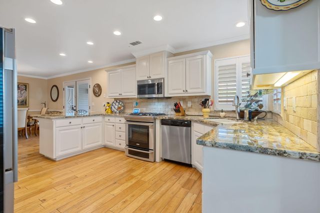 250 E Chestnut Court, Visalia, CA 93292