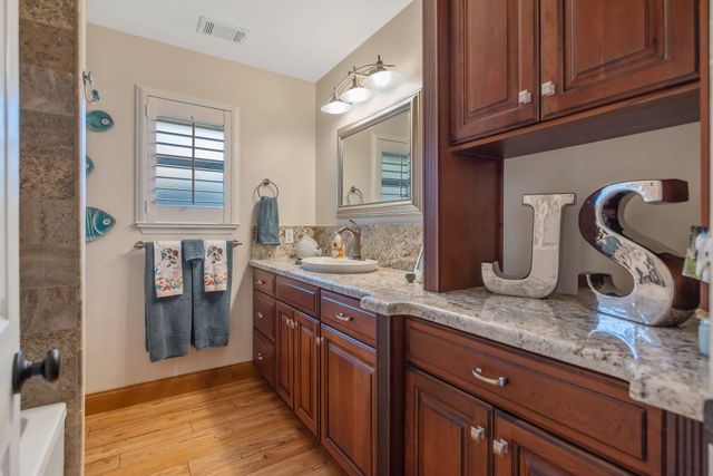 250 E Chestnut Court, Visalia, CA 93292