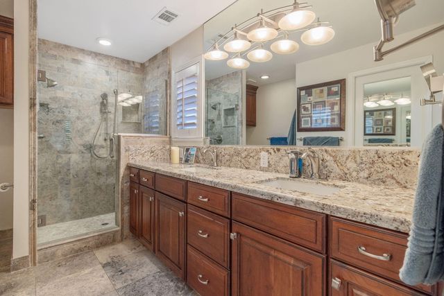 250 E Chestnut Court, Visalia, CA 93292