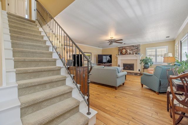 250 E Chestnut Court, Visalia, CA 93292