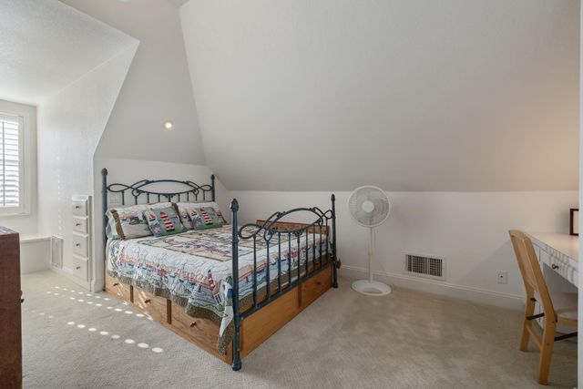 250 E Chestnut Court, Visalia, CA 93292