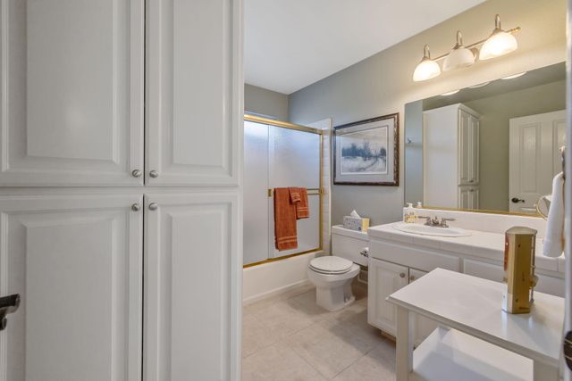 250 E Chestnut Court, Visalia, CA 93292