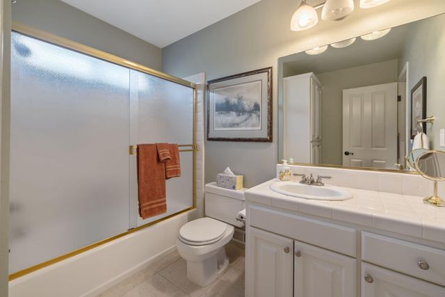 250 E Chestnut Court, Visalia, CA 93292