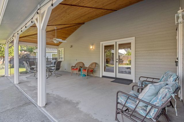 250 E Chestnut Court, Visalia, CA 93292