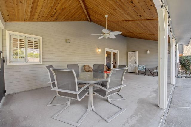 250 E Chestnut Court, Visalia, CA 93292