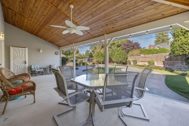 250 E Chestnut Court, Visalia, CA 93292