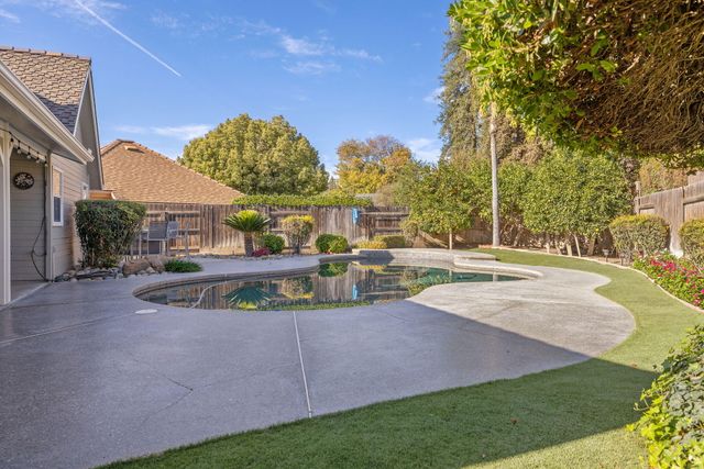 250 E Chestnut Court, Visalia, CA 93292