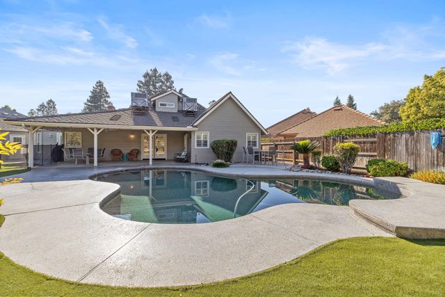 250 E Chestnut Court, Visalia, CA 93292