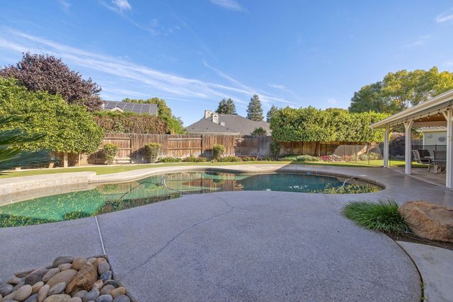 250 E Chestnut Court, Visalia, CA 93292