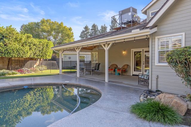 250 E Chestnut Court, Visalia, CA 93292