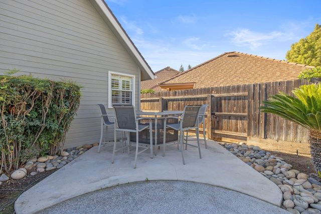 250 E Chestnut Court, Visalia, CA 93292