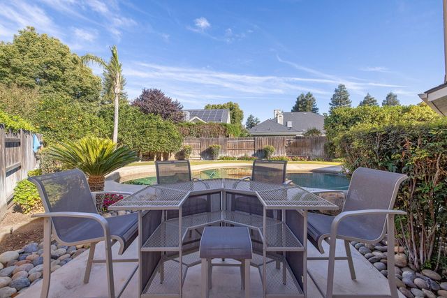 250 E Chestnut Court, Visalia, CA 93292