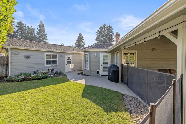 250 E Chestnut Court, Visalia, CA 93292