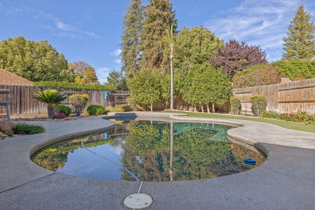 250 E Chestnut Court, Visalia, CA 93292