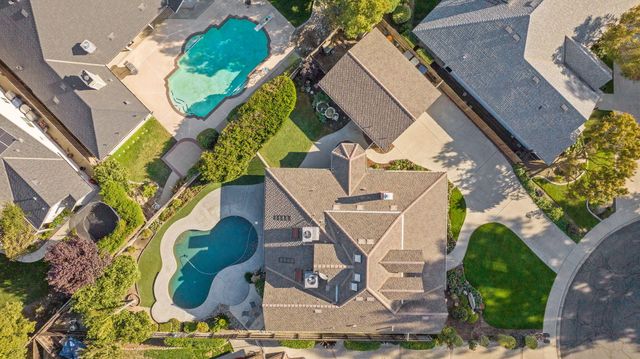 250 E Chestnut Court, Visalia, CA 93292