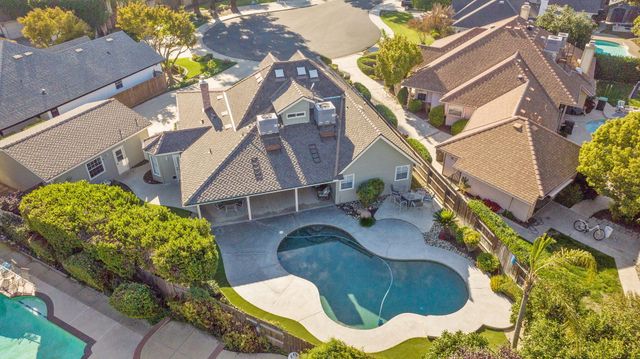 250 E Chestnut Court, Visalia, CA 93292