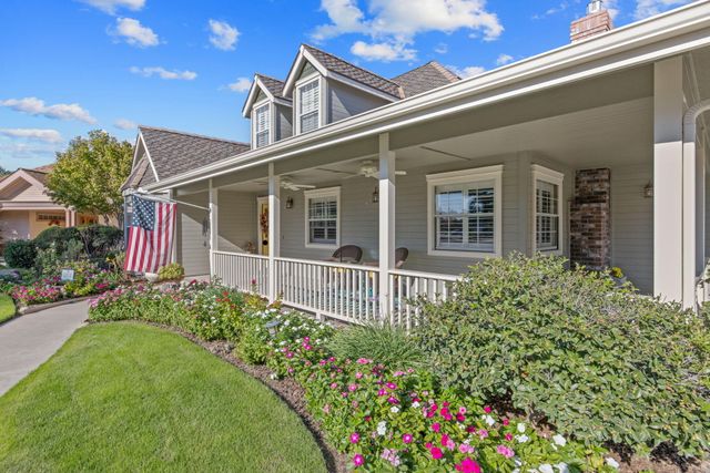 250 E Chestnut Court, Visalia, CA 93292