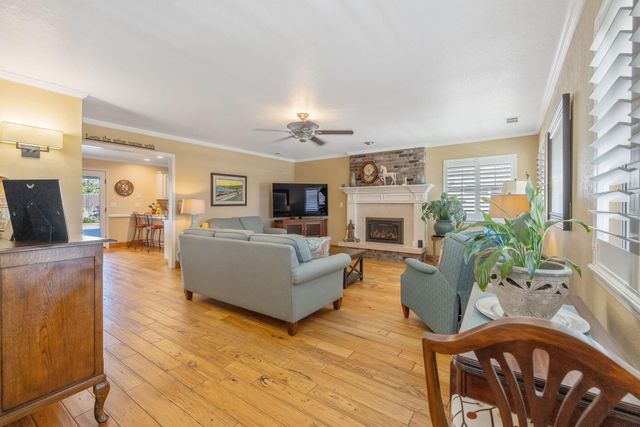 250 E Chestnut Court, Visalia, CA 93292