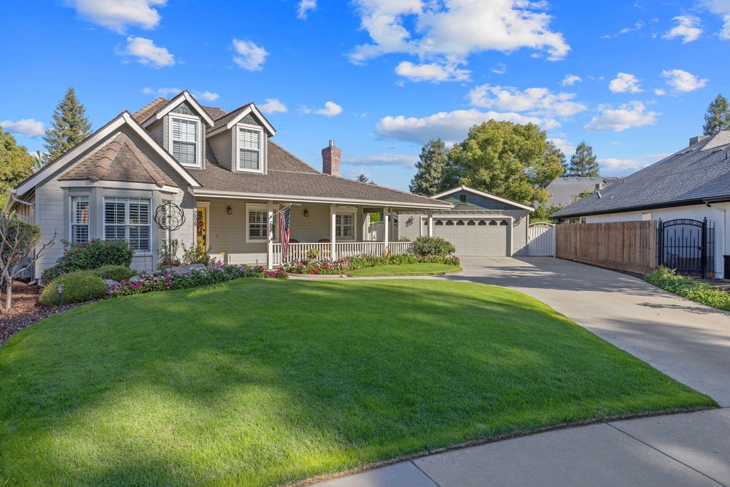 250 E Chestnut Court, Visalia, CA 93292