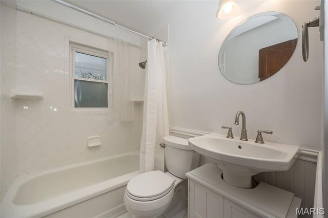 1666 Crabapple Lane, St Louis, MO 63119