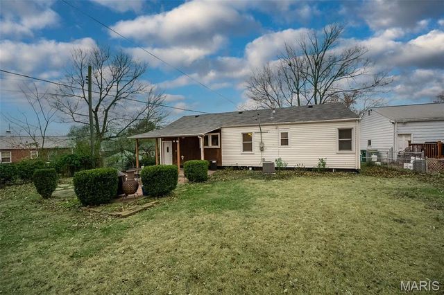 1666 Crabapple Lane, St Louis, MO 63119