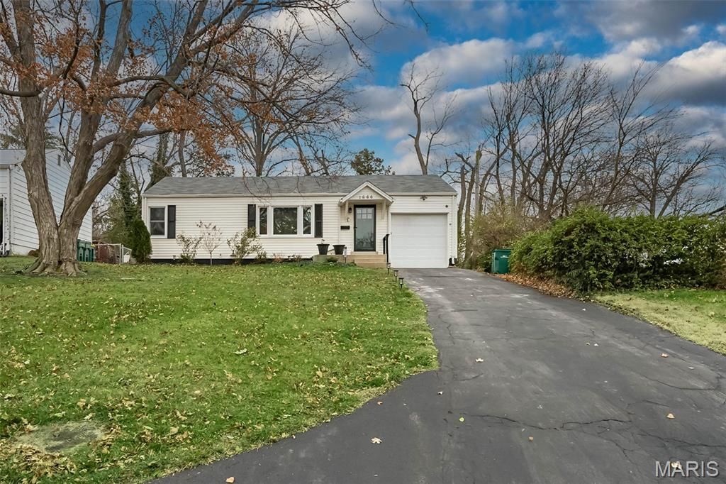 1666 Crabapple Lane, St Louis, MO 63119