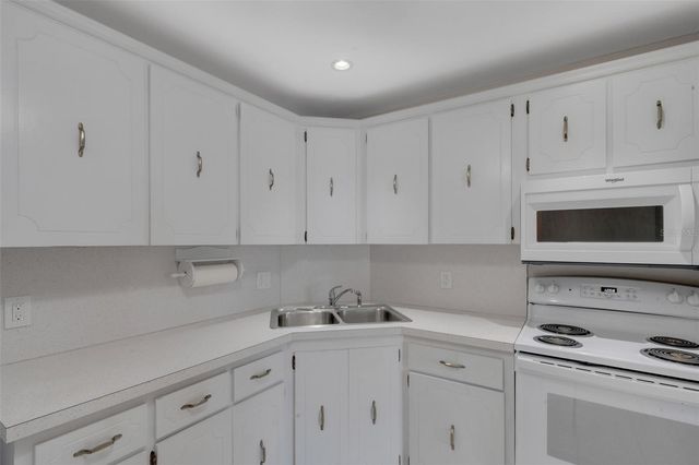 223 BUTTONWOOD CIRCLE 223, Seminole, FL 33777