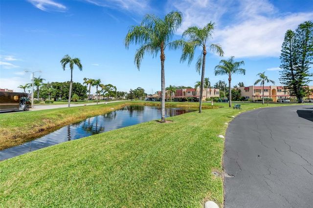 223 BUTTONWOOD CIRCLE 223, Seminole, FL 33777