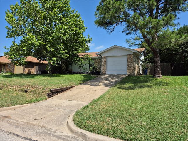 825 Springhill Drive, Burleson, TX 76028