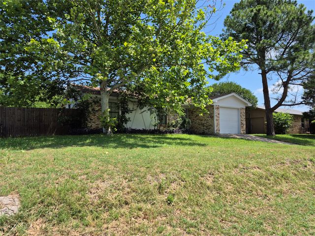 825 Springhill Drive, Burleson, TX 76028