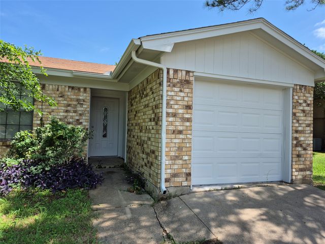 825 Springhill Drive, Burleson, TX 76028