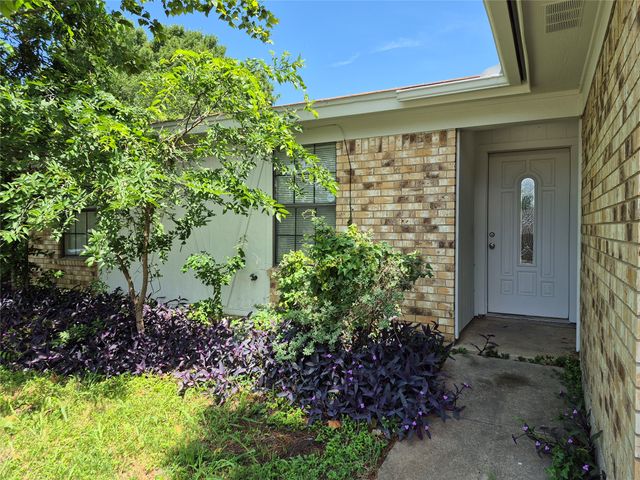 825 Springhill Drive, Burleson, TX 76028
