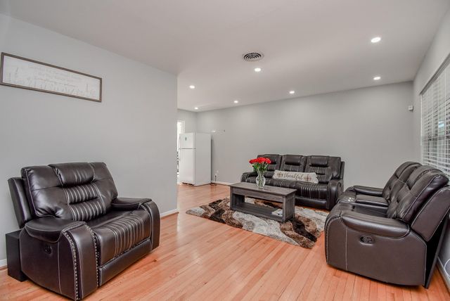 6817 Hendon Lane, Houston, TX 77074