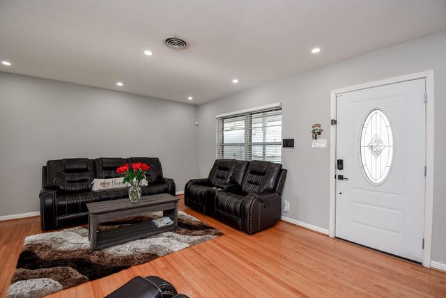 6817 Hendon Lane, Houston, TX 77074