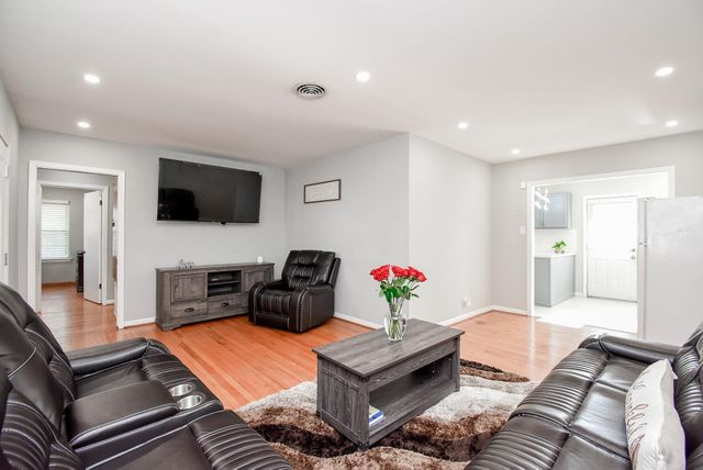 6817 Hendon Lane, Houston, TX 77074